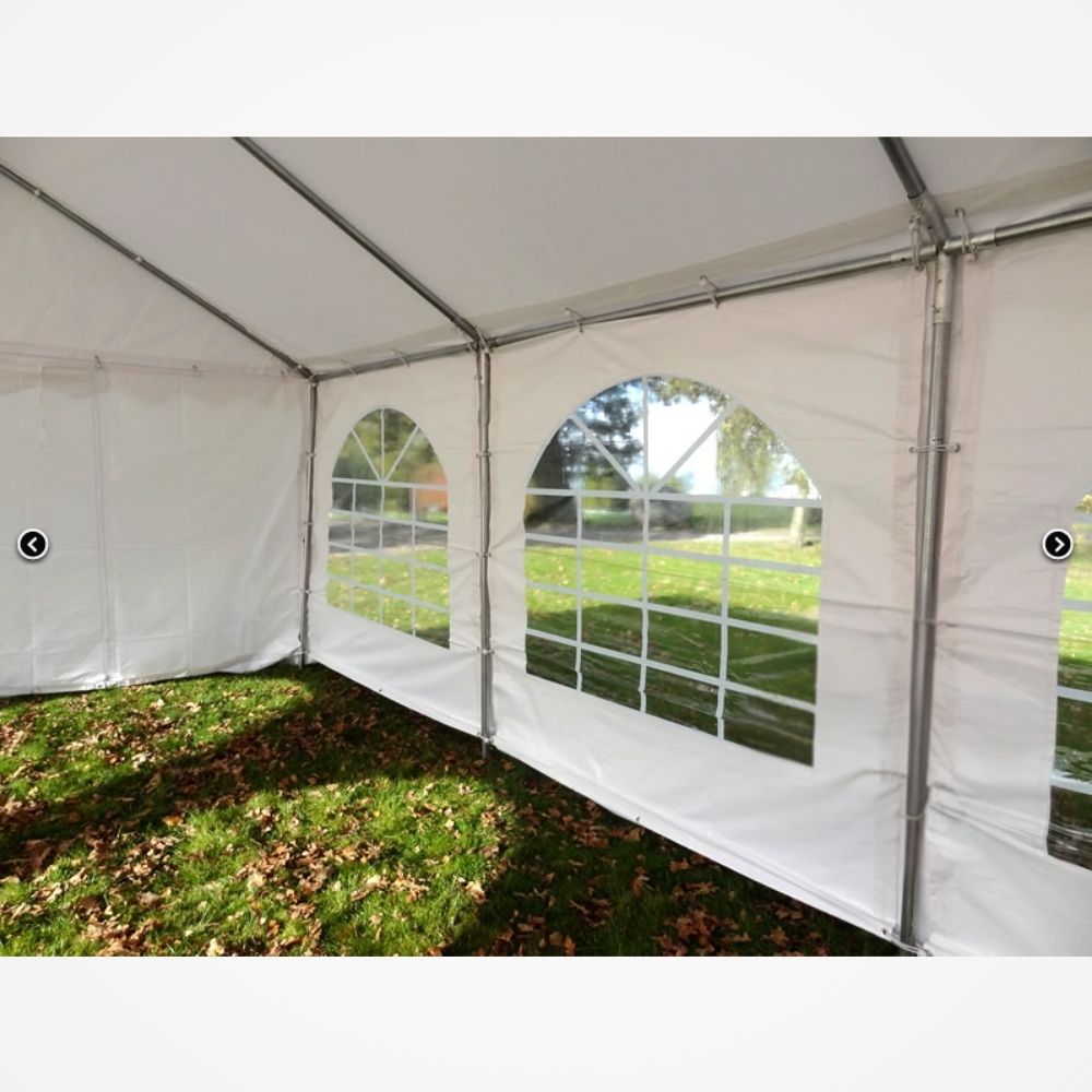 Vonkajší stan s oceľovým rámom a priesvitnými bočnými stenami