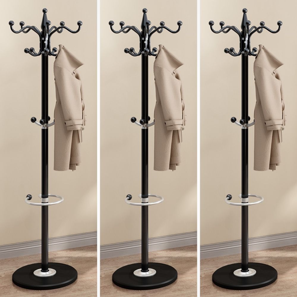 Kovový vešiak na oblečenie s mramorovou základňou