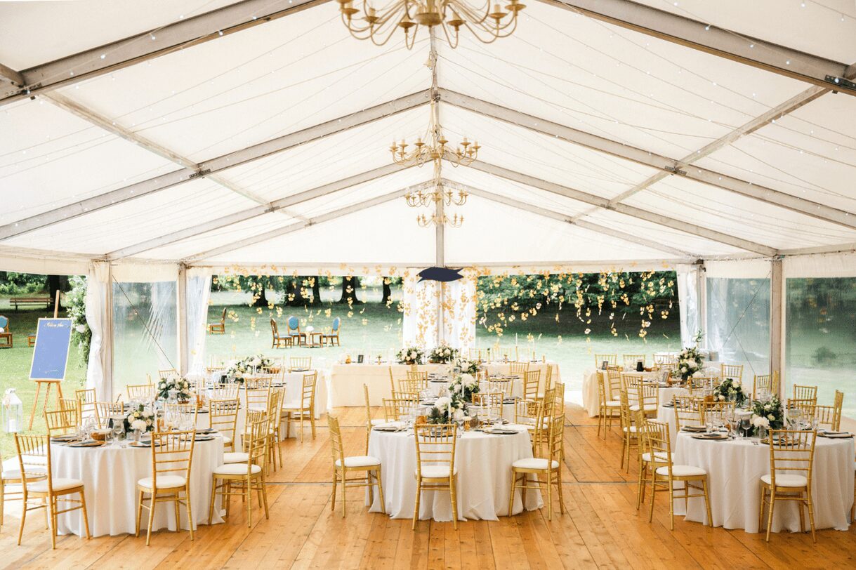 Tiffany stolička zlatá s bielym vankúšom - PP konštrukcia 40x40x88 cm - Image 7