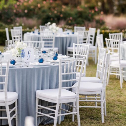 Chiavari stolička biela s bielym sedákom – Ľahká, elegantná a odolná