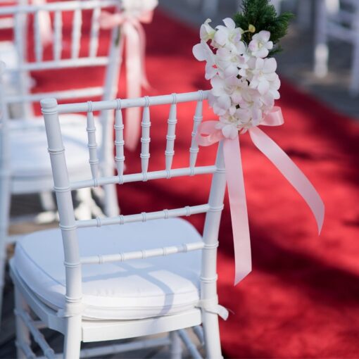 Chiavari stolička biela s bielym sedákom – Ľahká, elegantná a odolná