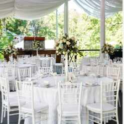 Chiavari stolička biela s bielym sedákom – Ľahká, elegantná a odolná