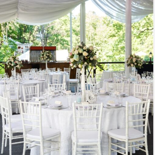 Chiavari stolička biela s bielym sedákom – Ľahká, elegantná a odolná